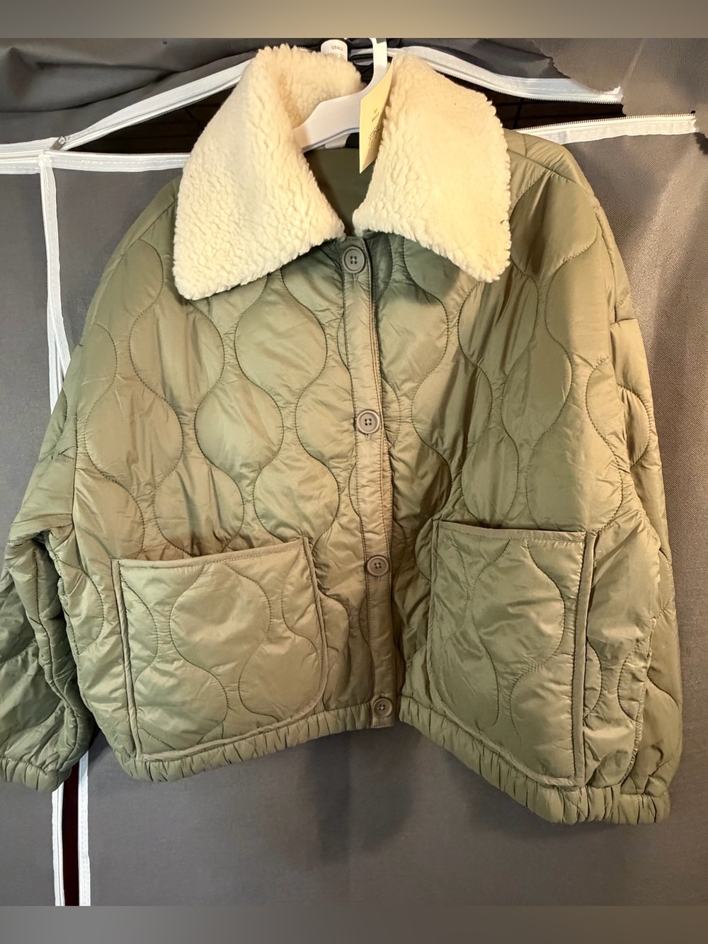 Universal Threads Olive Light Quilted Puffer Jacket Size Medium